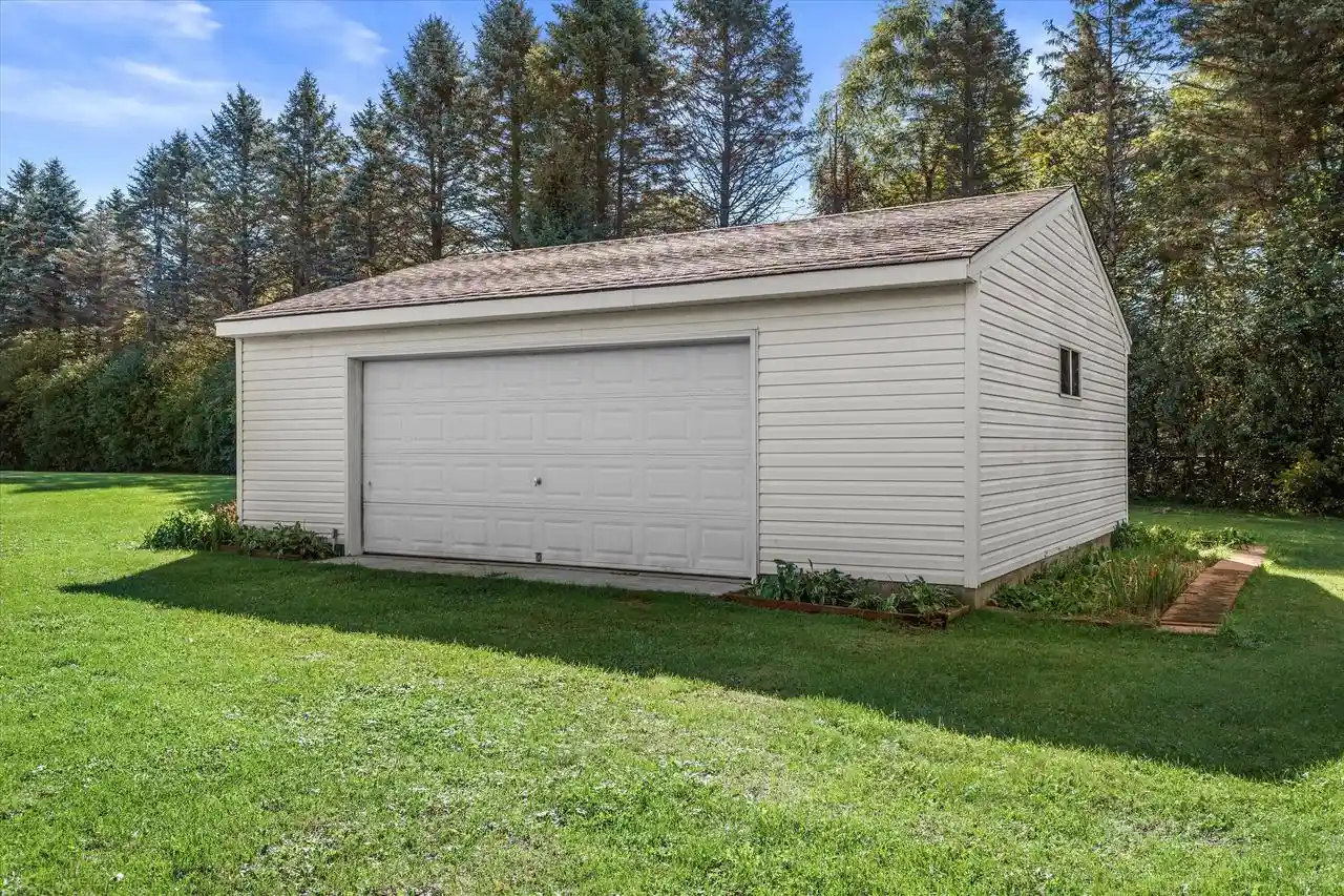 Photo 3 of Single family home for sale at S31w30099 Sunset Dr, Waukesha, WI 53189 | MLS# 1983629 | Listing updated on 2026-10-08