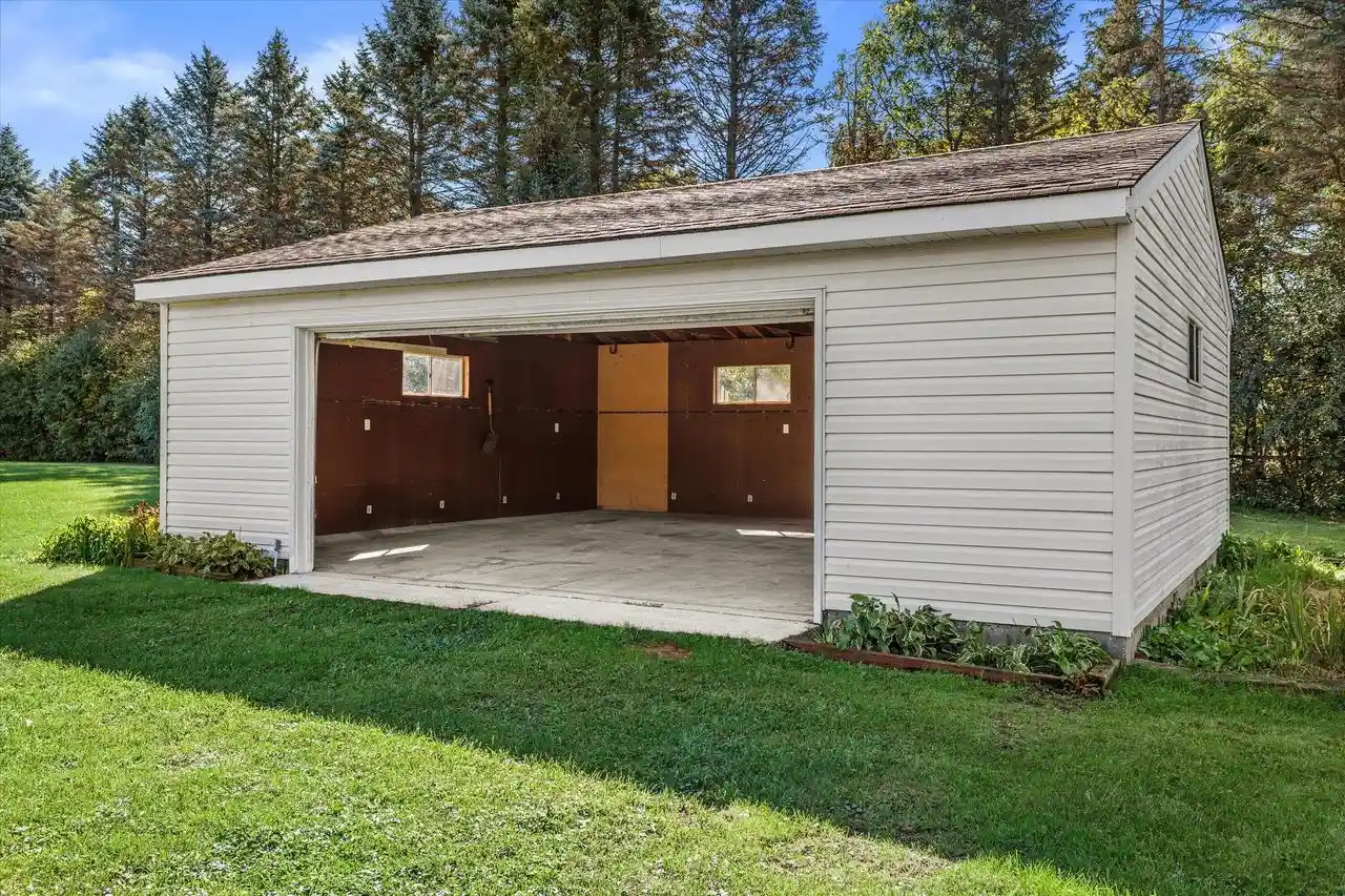Photo 4 of Single family home for sale at S31w30099 Sunset Dr, Waukesha, WI 53189 | MLS# 1983629 | Listing updated on 2026-10-08