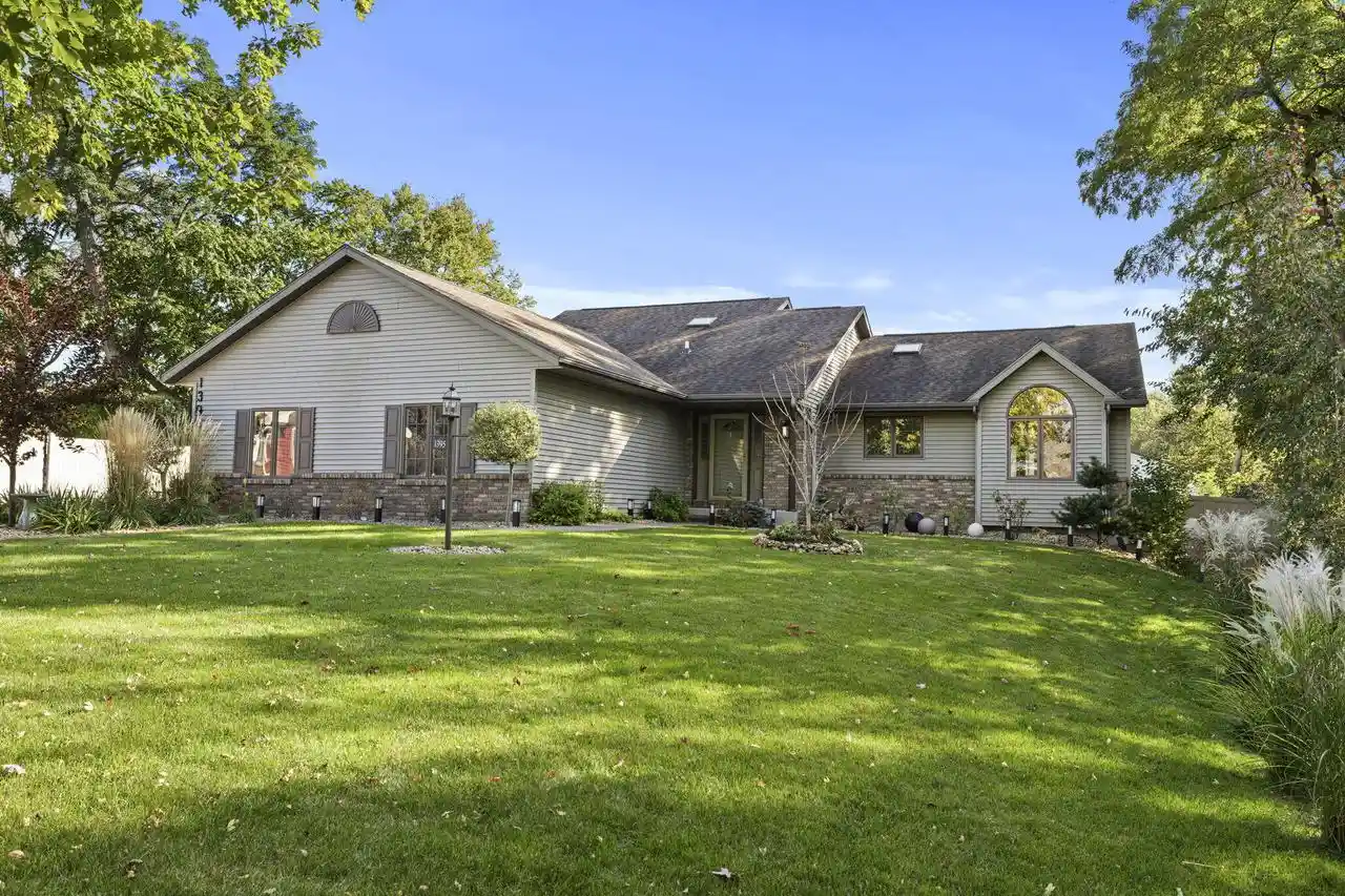 Photo 1 of Single family home for sale at 1395 Claudia Ave, La Crescent, MN 55947 | MLS# 1983628 | Listing updated on 2026-10-07