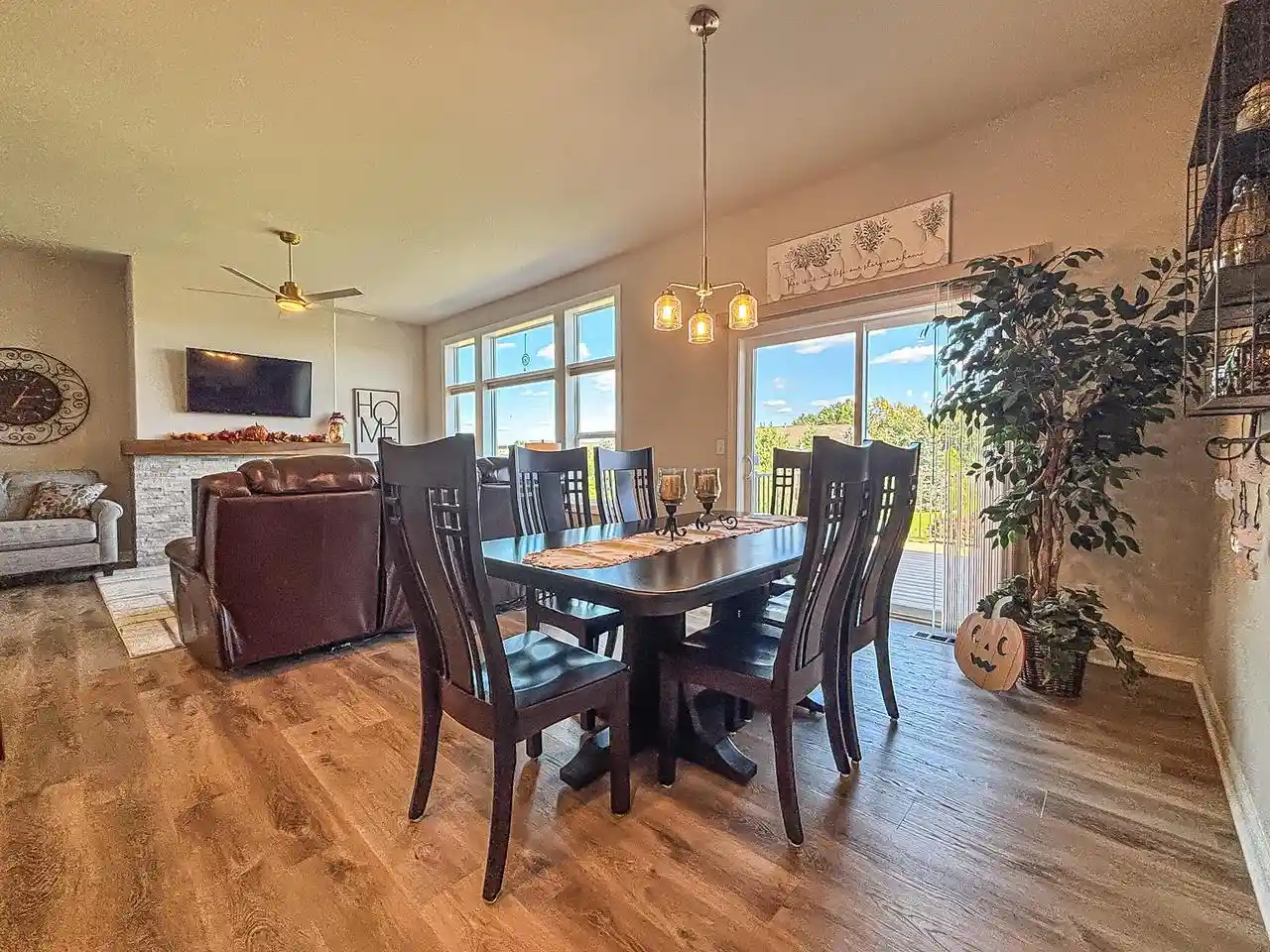 Photo 4 of Single family home for sale at 762 Brockway Dr, Mukwonago, WI 53149 | MLS# 1983644 | Listing updated on 2026-10-07