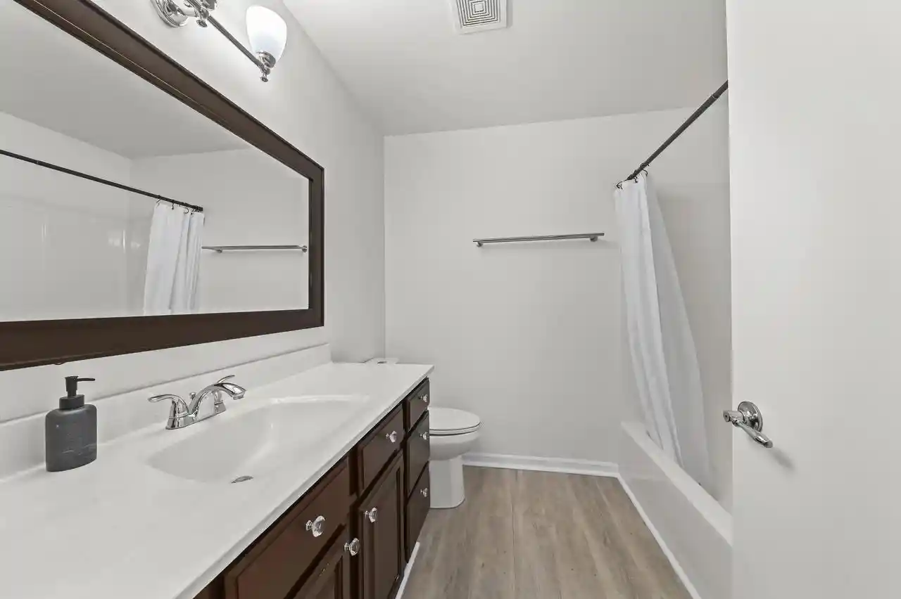 Listing Photo 5 - Condo for sale in building located at 18695 Brookfield Lake Ct, Brookfield, WI 53045 - Unit #40