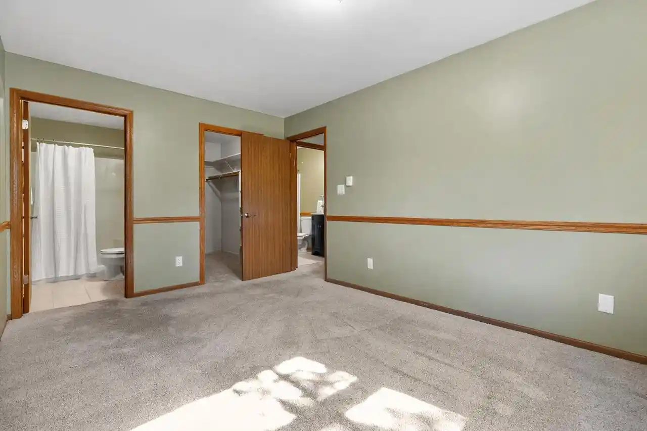 Listing Photo 5 - Condo for sale in building located at 1041 Prairie Dr, Mount Pleasant, WI 53406 - Unit #102