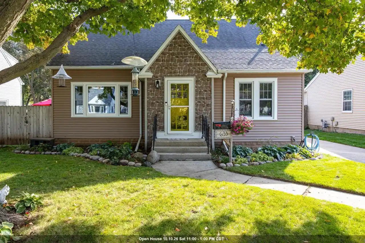 Photo 1 of Single family home for sale at 633 Hansen St, Neenah, WI 54956 | MLS# 50333894 | Listing updated on 2026-10-07