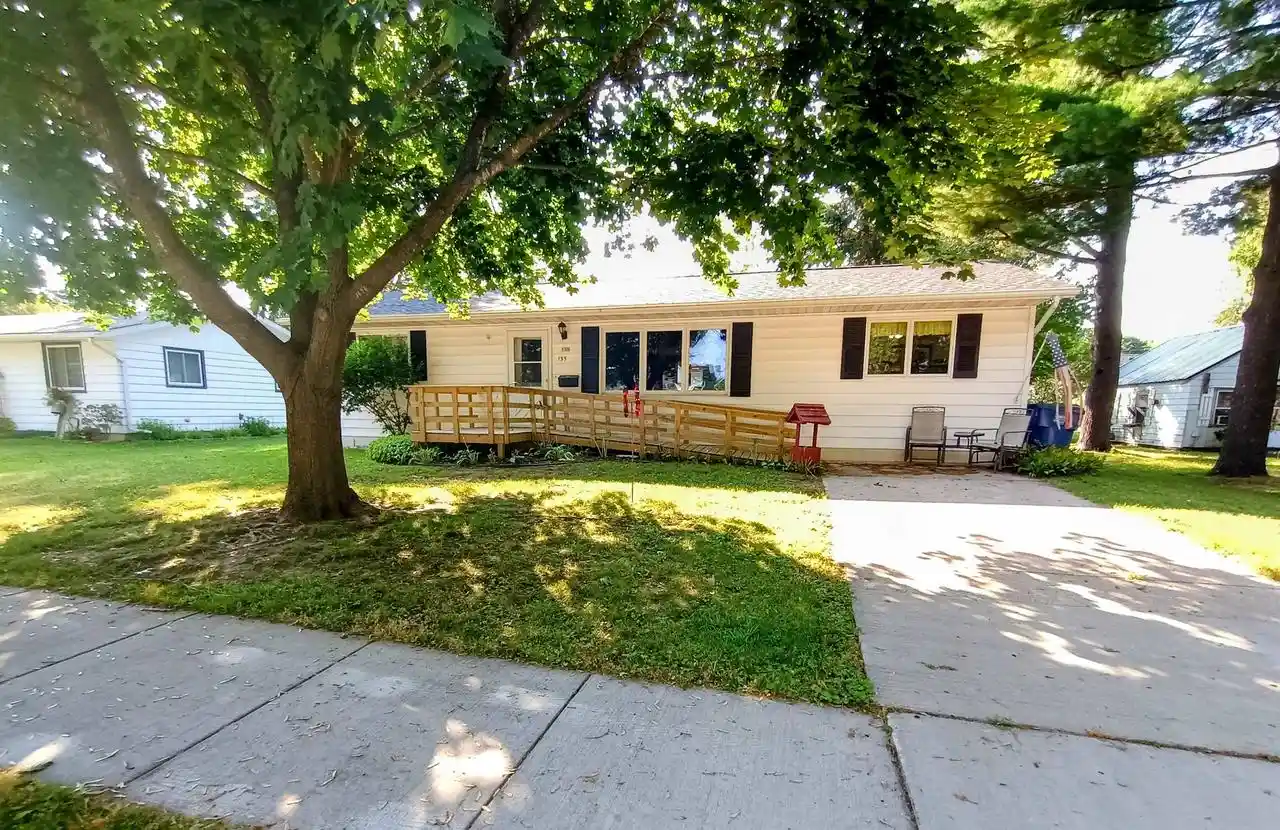 Photo 1 of Single family home for sale at 135 Robert St, Clintonville, WI 54929 | MLS# 50333892 | Listing updated on 2026-10-07