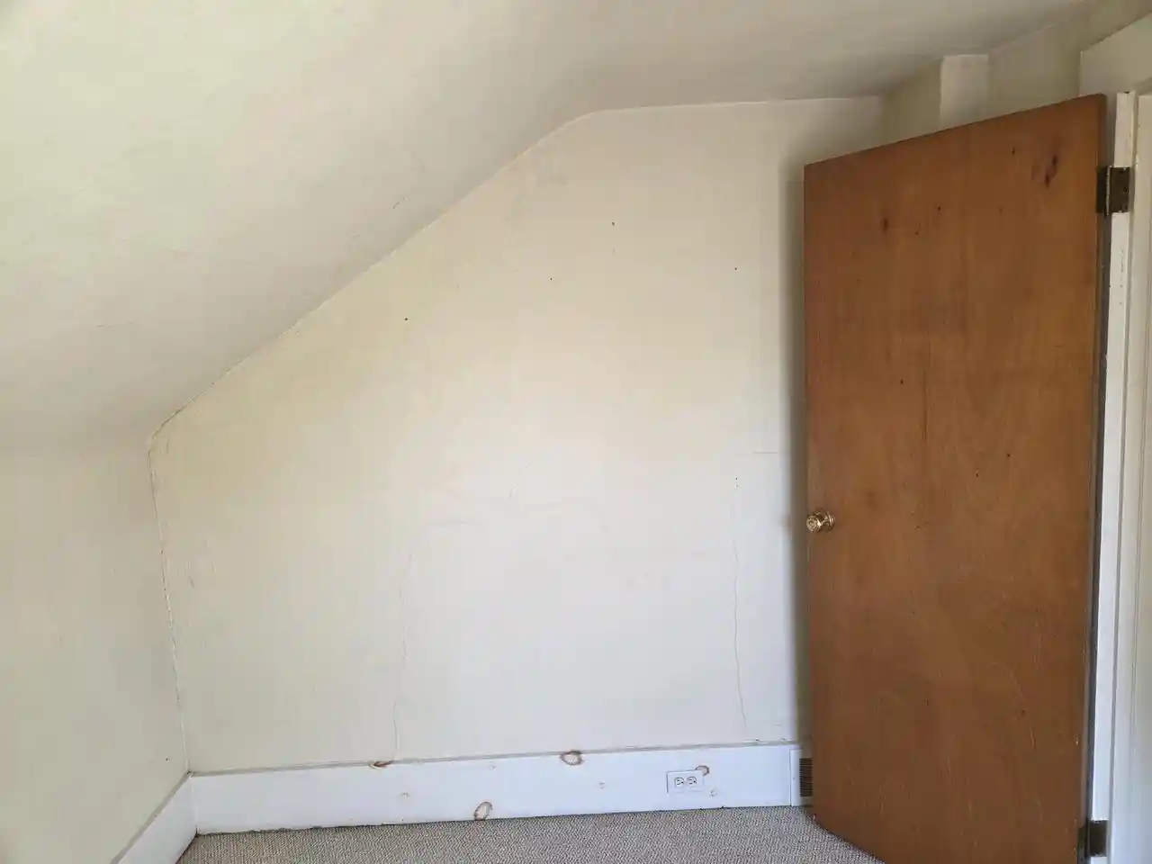 Photo 4 of Single family home for sale at 2250 Dixon St, Stevens Point, WI 54481 | MLS# 22604990 | Listing updated on 2026-10-09