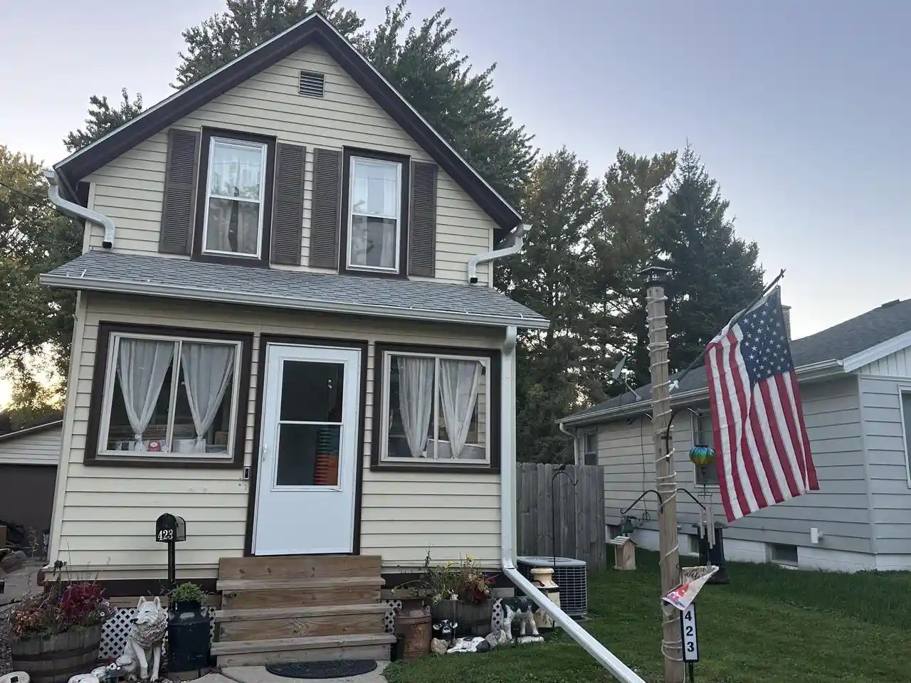 Photo 1 of Single family home for sale at 423 S Rural St, Hartford, WI 53027 | MLS# 1983688 | Listing updated on 2026-10-12