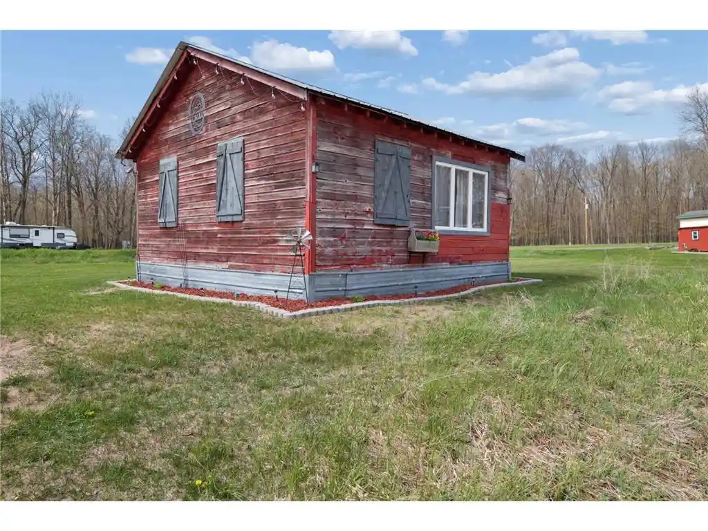 Photo 4 of Single family home for sale at 316 Wennerberg Shore Dr, Shell Lake, WI 54871 | MLS# 7156472 | Listing updated on 2026-10-08