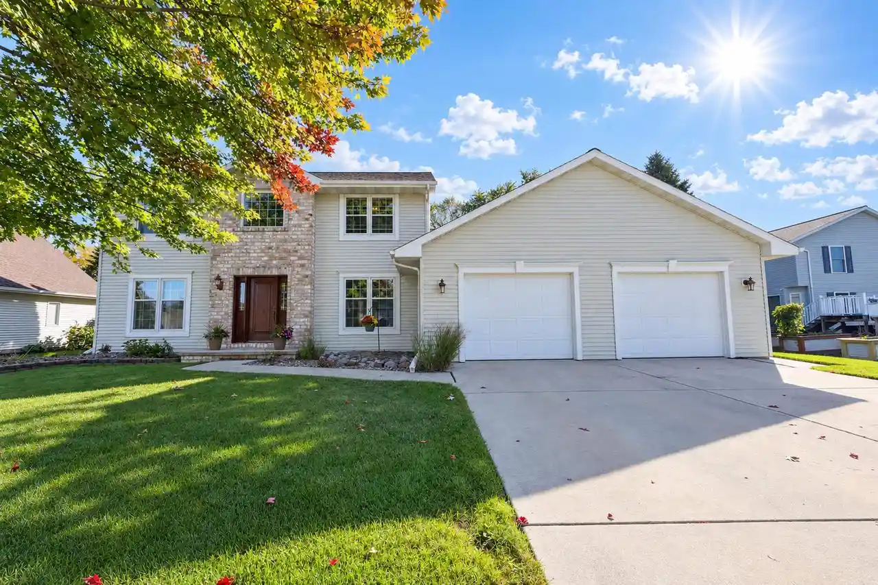 Photo 1 of Single family home for sale at 2141 Dorset Dr, Green Bay, WI 54311 | MLS# 50333902 | Listing updated on 2026-10-07