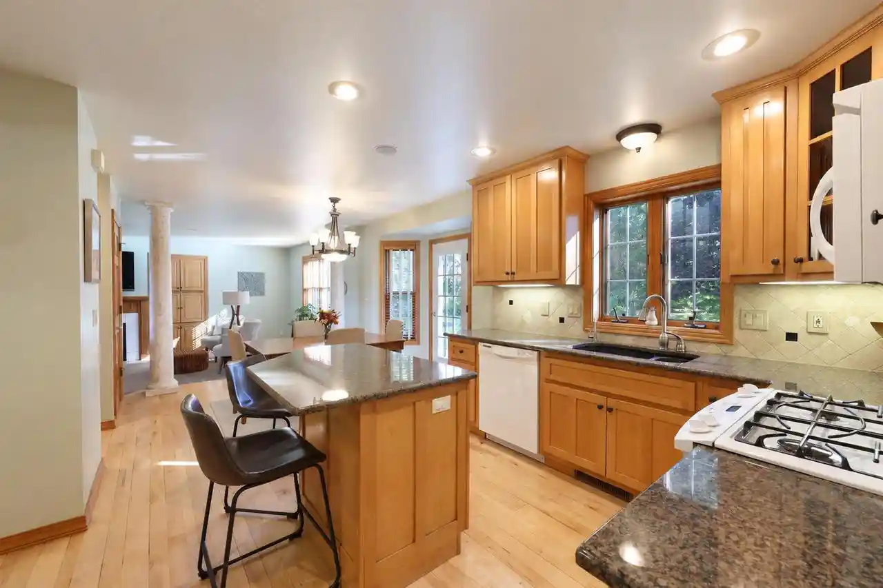 Photo 4 of Single family home for sale at 2141 Dorset Dr, Green Bay, WI 54311 | MLS# 50333902 | Listing updated on 2026-10-07