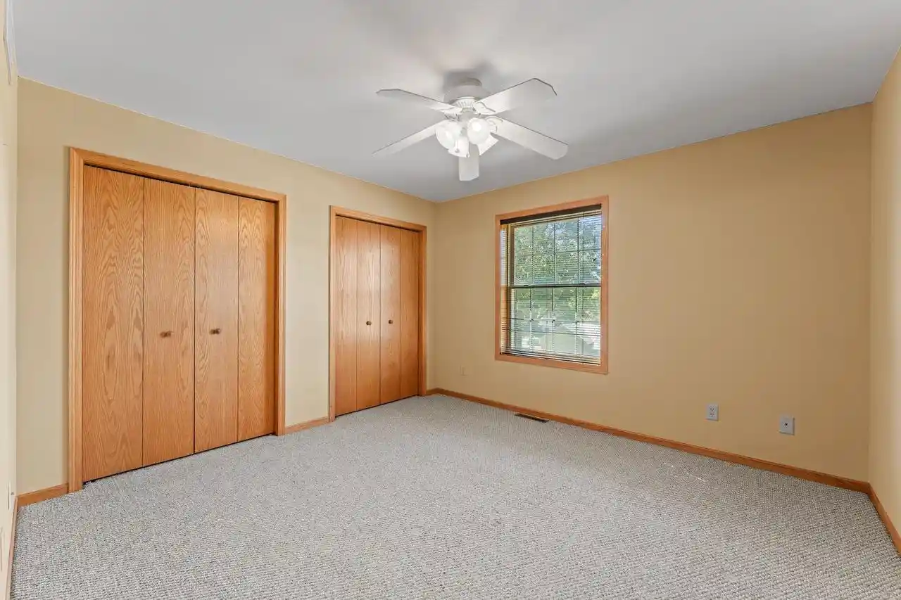 Photo 3 of Single family home for sale at 517 Vine St, Baraboo, WI 53913 | MLS# 2034176 | Listing updated on 2026-10-08