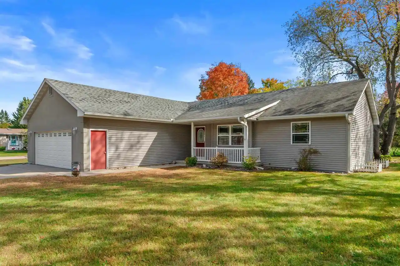 Photo 1 of Single family home for sale at 2400 Conant St, Stevens Point, WI 54481 | MLS# 22604996 | Listing updated on 2026-10-09