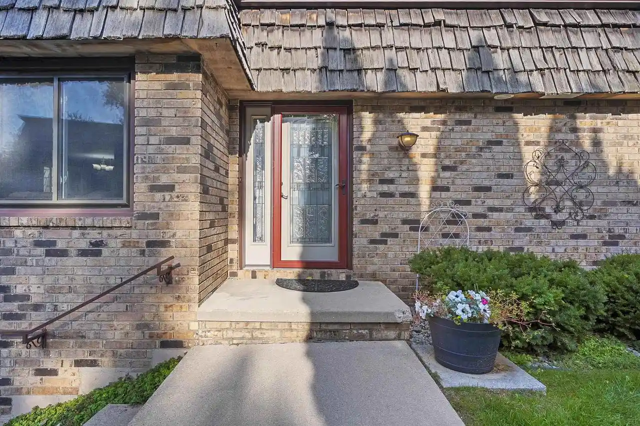 Photo 4 of Condo for sale at 1140 Mt Mary Dr, Green Bay, WI 54311 | MLS# 50333915 | Listing updated on 2026-10-08