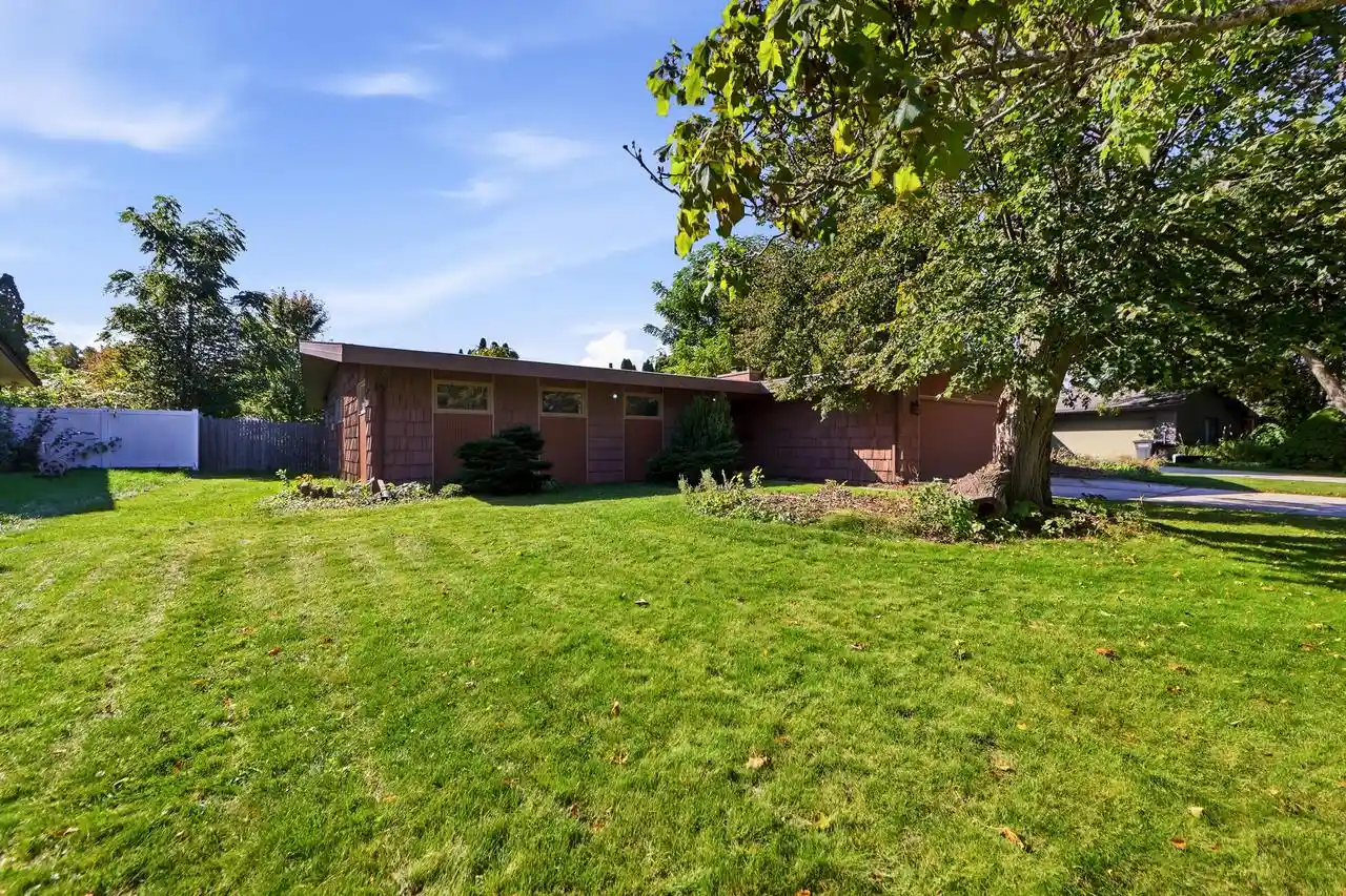 Photo 1 of Single family home for sale at 1607 Kaufmann Ave, Sheboygan, WI 53081 | MLS# 1983711 | Listing updated on 2026-10-08