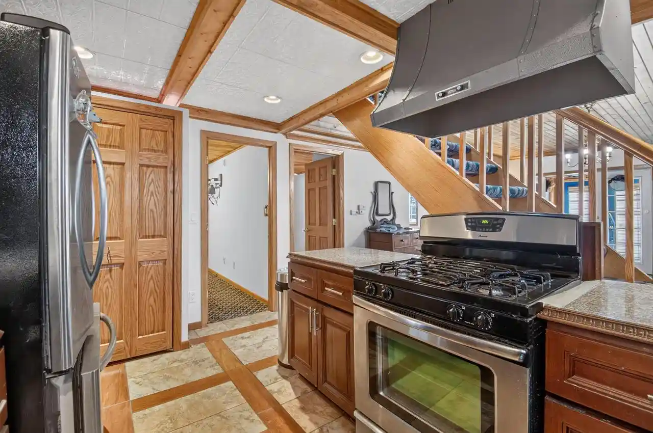 Photo 4 of Single family home for sale at 33940 Lagoon Dr, Burlington, WI 53105 | MLS# 1983715 | Listing updated on 2026-10-09