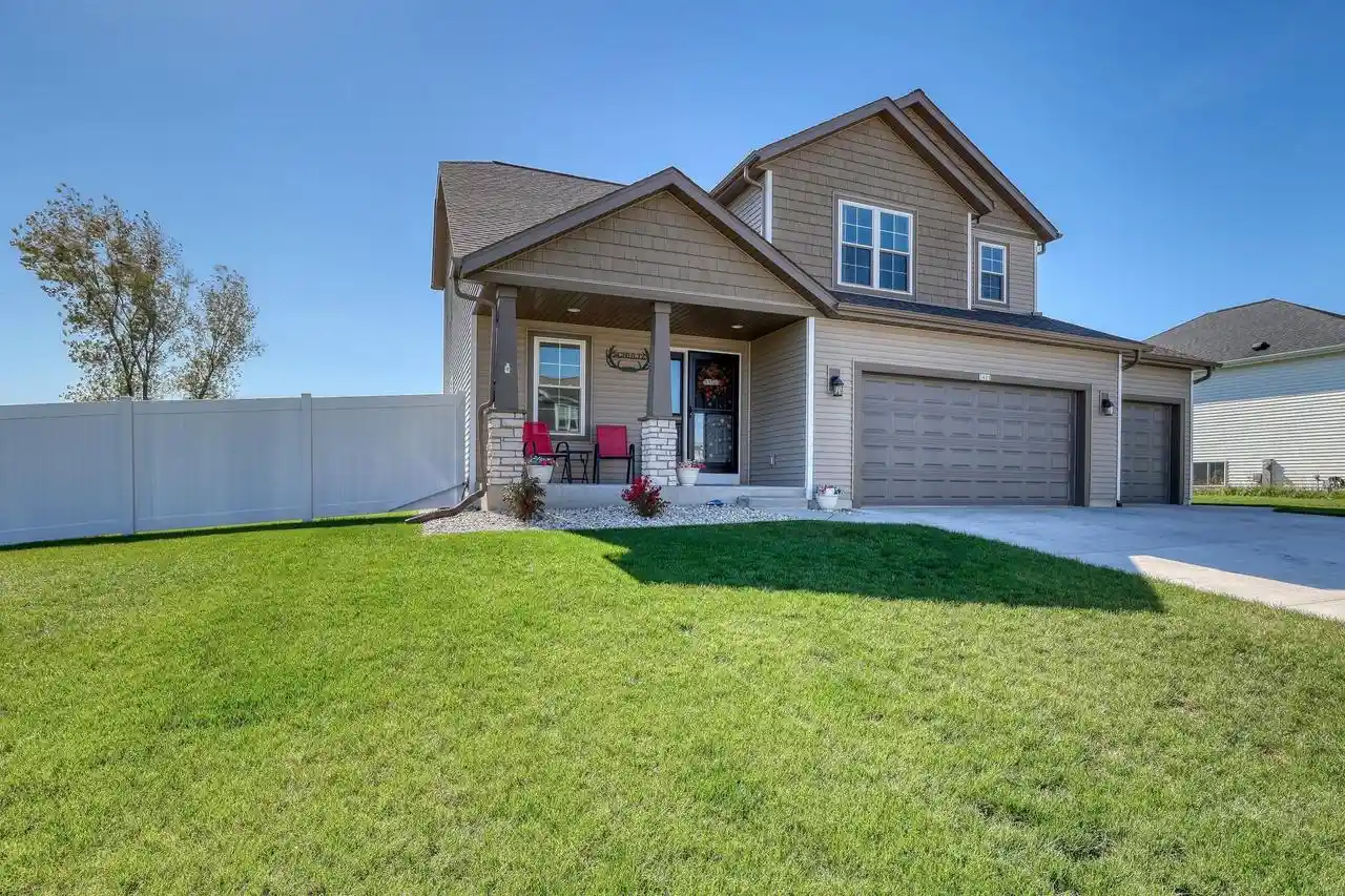 Photo 1 of Single family home for sale at 1421 Beacon Dr, Watertown, WI 53098 | MLS# 1983713 | Listing updated on 2026-10-07