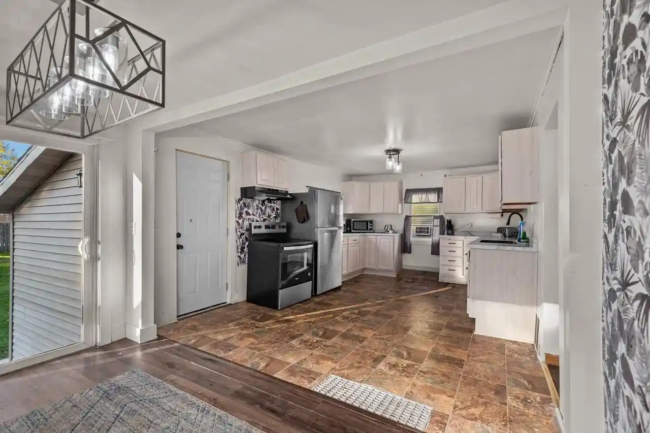 Photo 3 of Single family home for sale at 333 W 11th Avenue, Oshkosh, WI 54902 | MLS# 50333919 | Listing updated on 2026-10-07