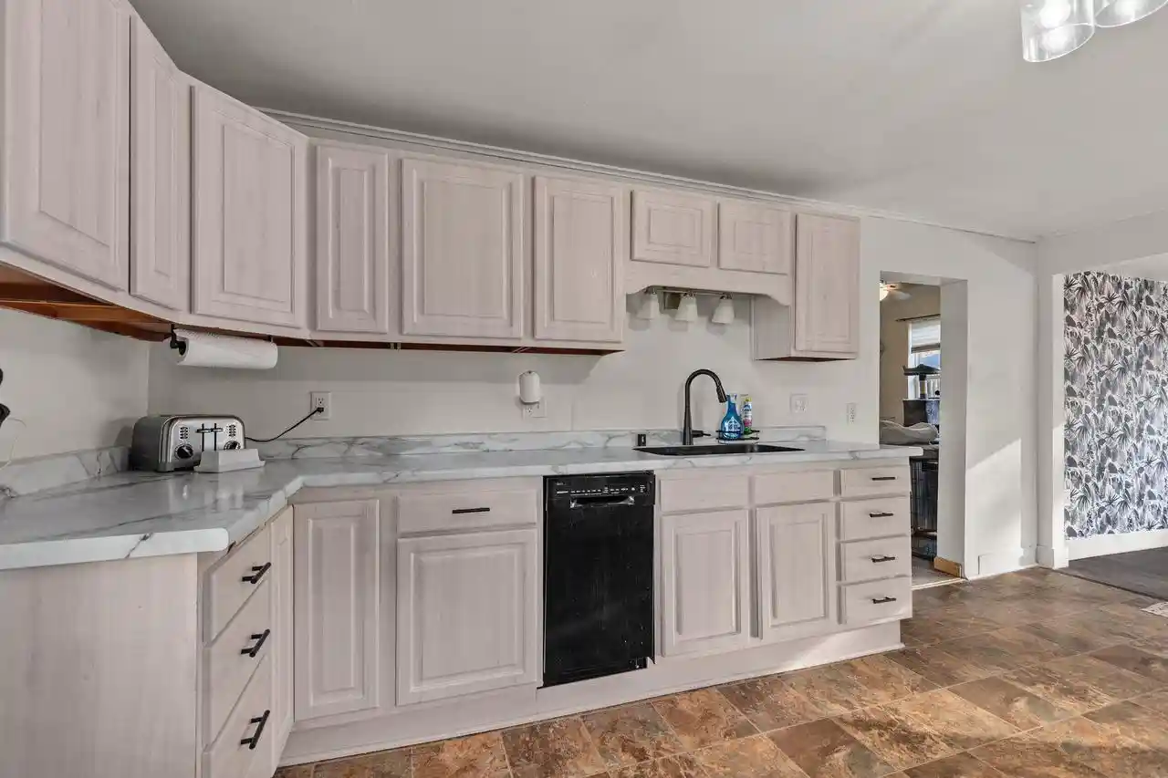 Photo 4 of Single family home for sale at 333 W 11th Avenue, Oshkosh, WI 54902 | MLS# 50333919 | Listing updated on 2026-10-07