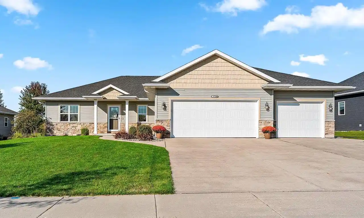 Photo 1 of Single family home for sale at 1715 Red Oak St, Green Bay, WI 54313 | MLS# 50333921 | Listing updated on 2026-10-07