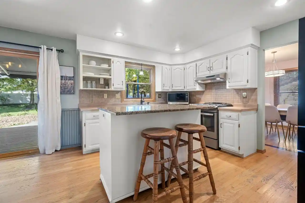 Photo 3 of Single family home for sale at 829 Meadowbrook Dr, Green Bay, WI 54313 | MLS# 50333931 | Listing updated on 2026-10-07