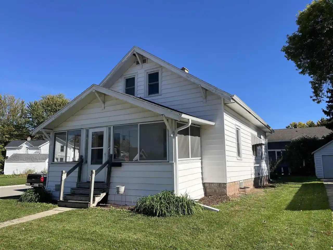 Photo 1 of Single family home for sale at 302 Pine St, Neenah, WI 54956 | MLS# 50333934 | Listing updated on 2026-10-07