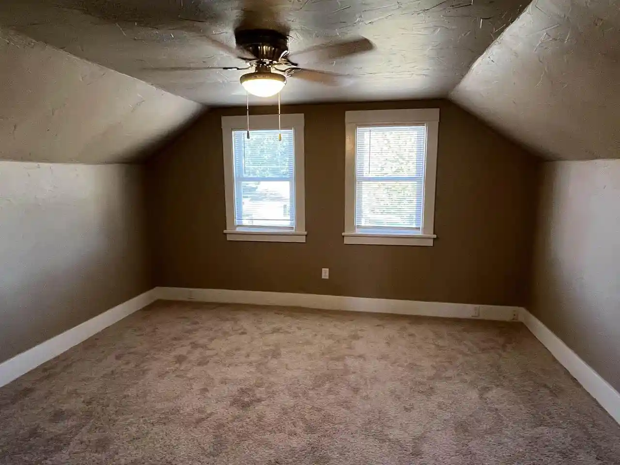 Photo 3 of Single family home for sale at 302 Pine St, Neenah, WI 54956 | MLS# 50333934 | Listing updated on 2026-10-07