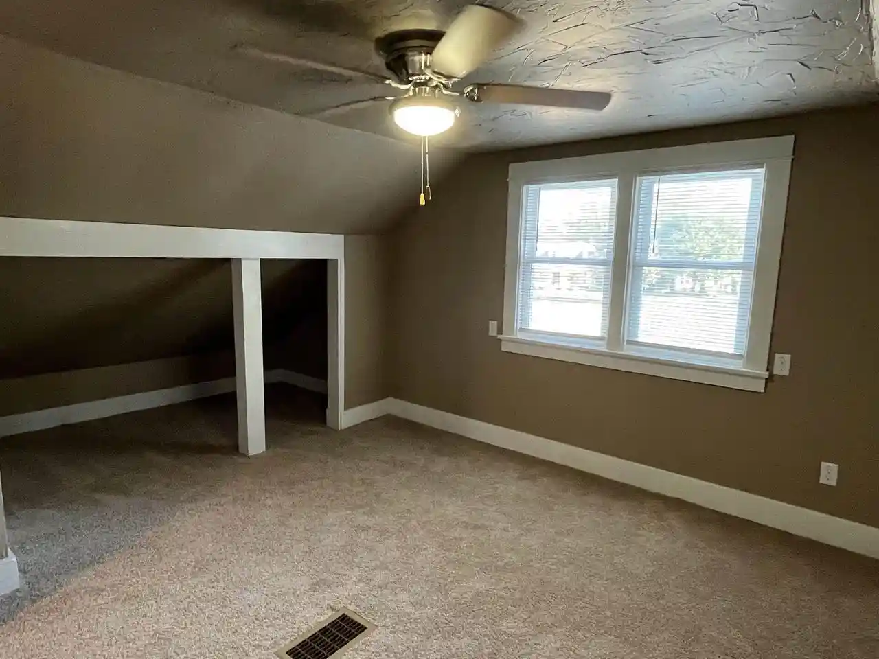 Photo 4 of Single family home for sale at 302 Pine St, Neenah, WI 54956 | MLS# 50333934 | Listing updated on 2026-10-07