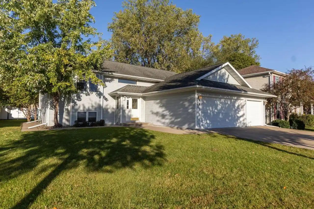 Photo 1 of Single family home for sale at 919 Oak Ave N, Onalaska, WI 54650 | MLS# 1983739 | Listing updated on 2026-10-07