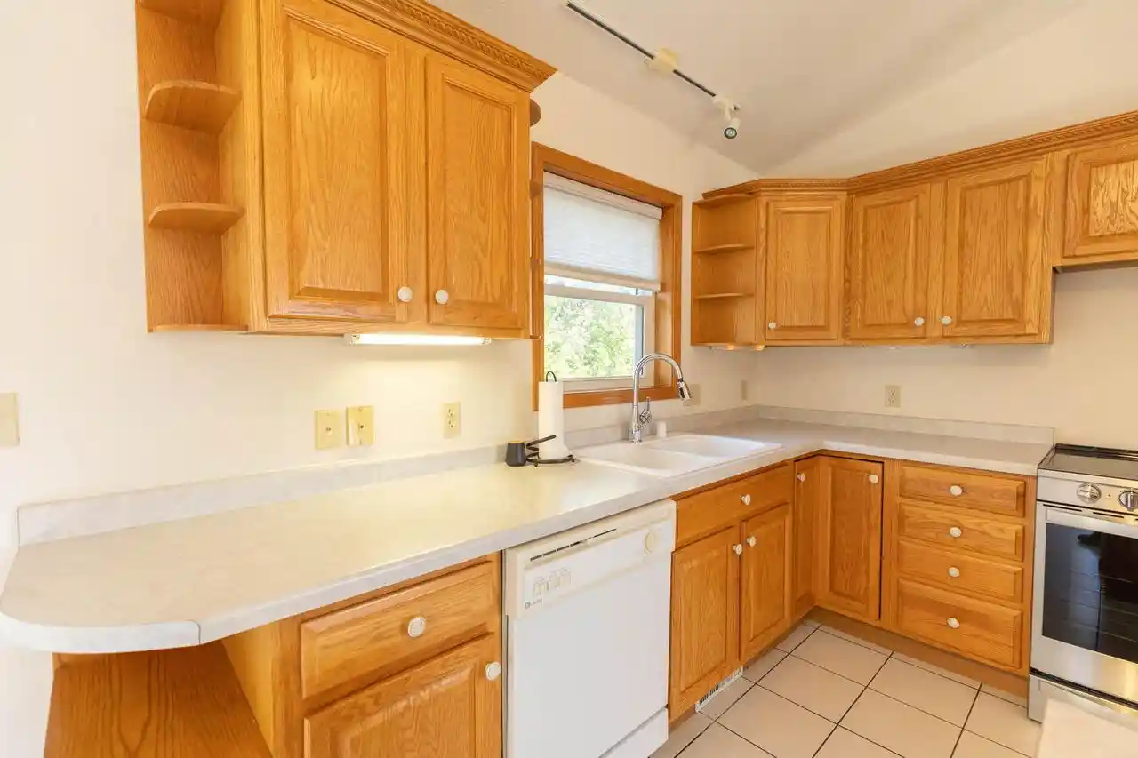 Photo 3 of Single family home for sale at 919 Oak Ave N, Onalaska, WI 54650 | MLS# 1983739 | Listing updated on 2026-10-07