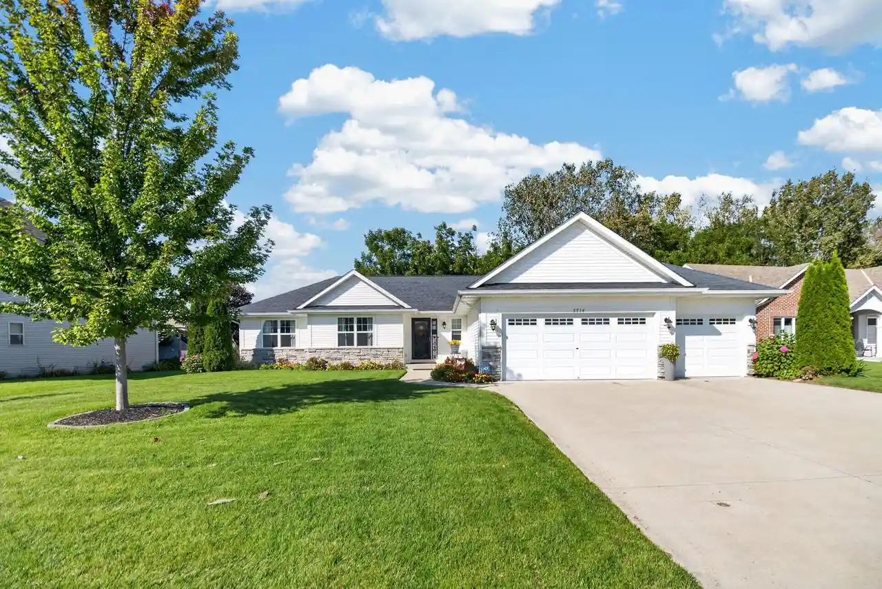 Photo 1 of Single family home for sale at 5714 Richwood Ln, Caledonia, WI 53402 | MLS# 1983746 | Listing updated on 2026-10-07