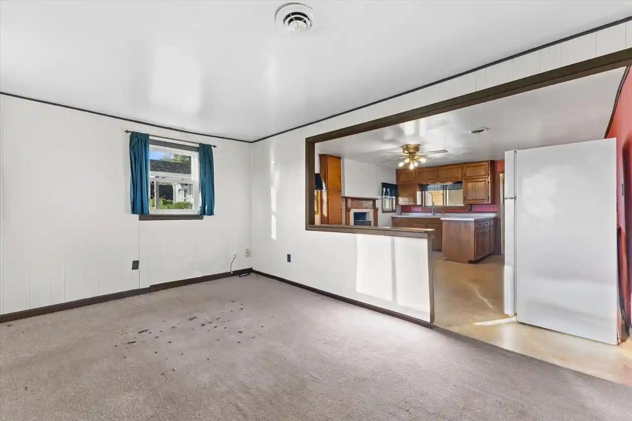 Photo 4 of Single family home for sale at 8012 Fox River Rd, Waterford, WI 53185 | MLS# 1983753 | Listing updated on 2026-10-07