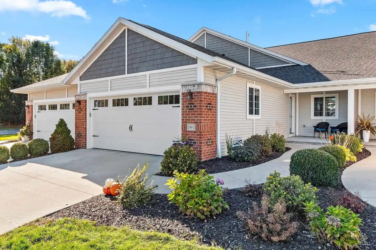 Photo 1 of Condo for sale at 2580 Bay Harbor Cir #2, Green Bay, WI 54304 | MLS# 50333939 | Listing updated on 2026-10-08
