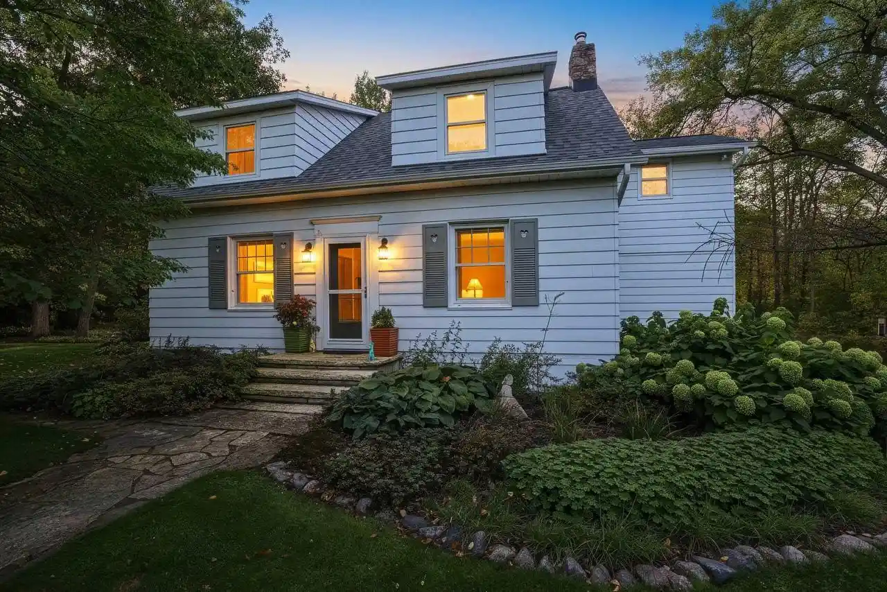 Photo 1 of Single family home for sale at 4569 Edgewater Beach Rd, Green Bay, WI 54311 | MLS# 50333933 | Listing updated on 2026-10-08