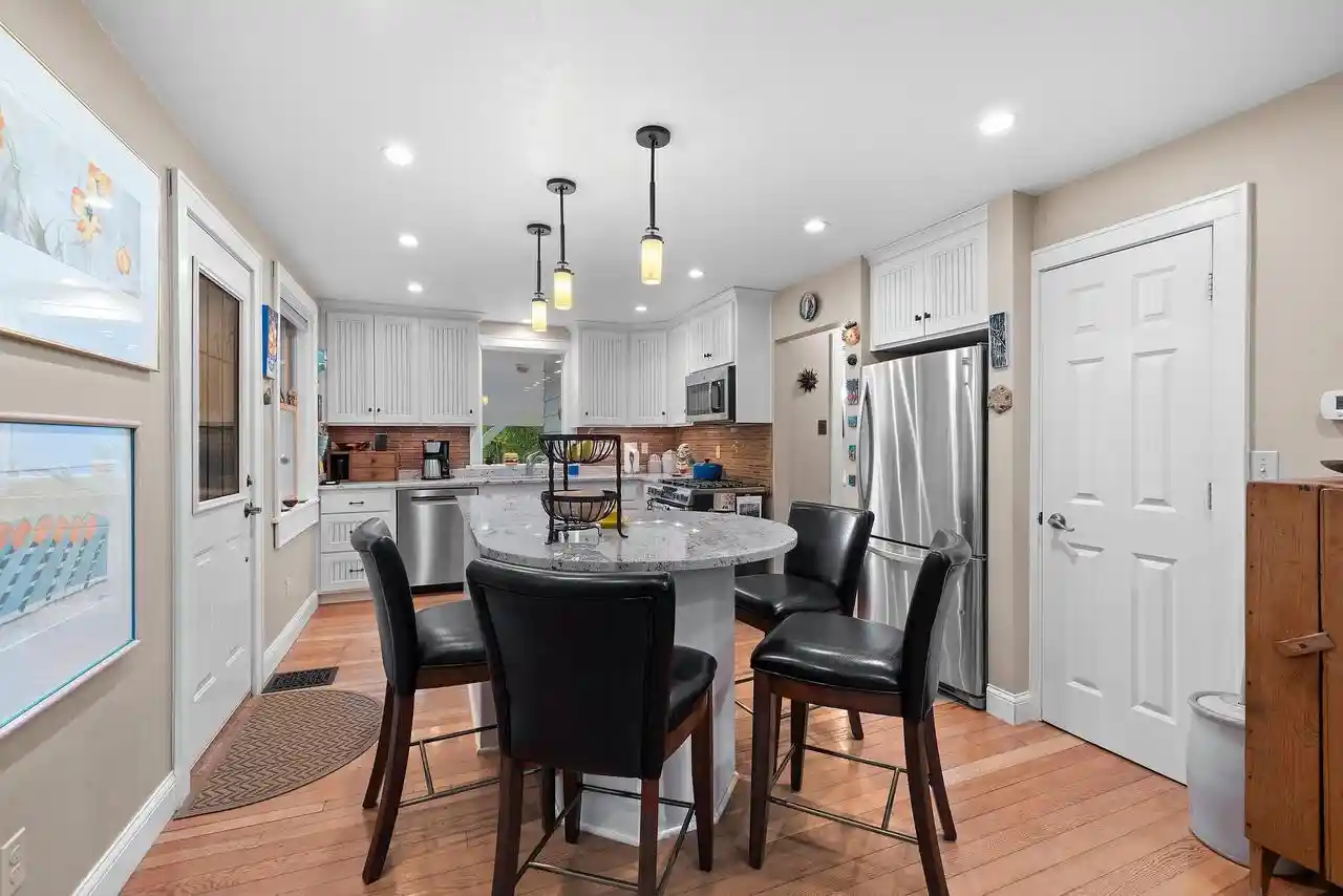 Photo 4 of Single family home for sale at 4569 Edgewater Beach Rd, Green Bay, WI 54311 | MLS# 50333933 | Listing updated on 2026-10-08