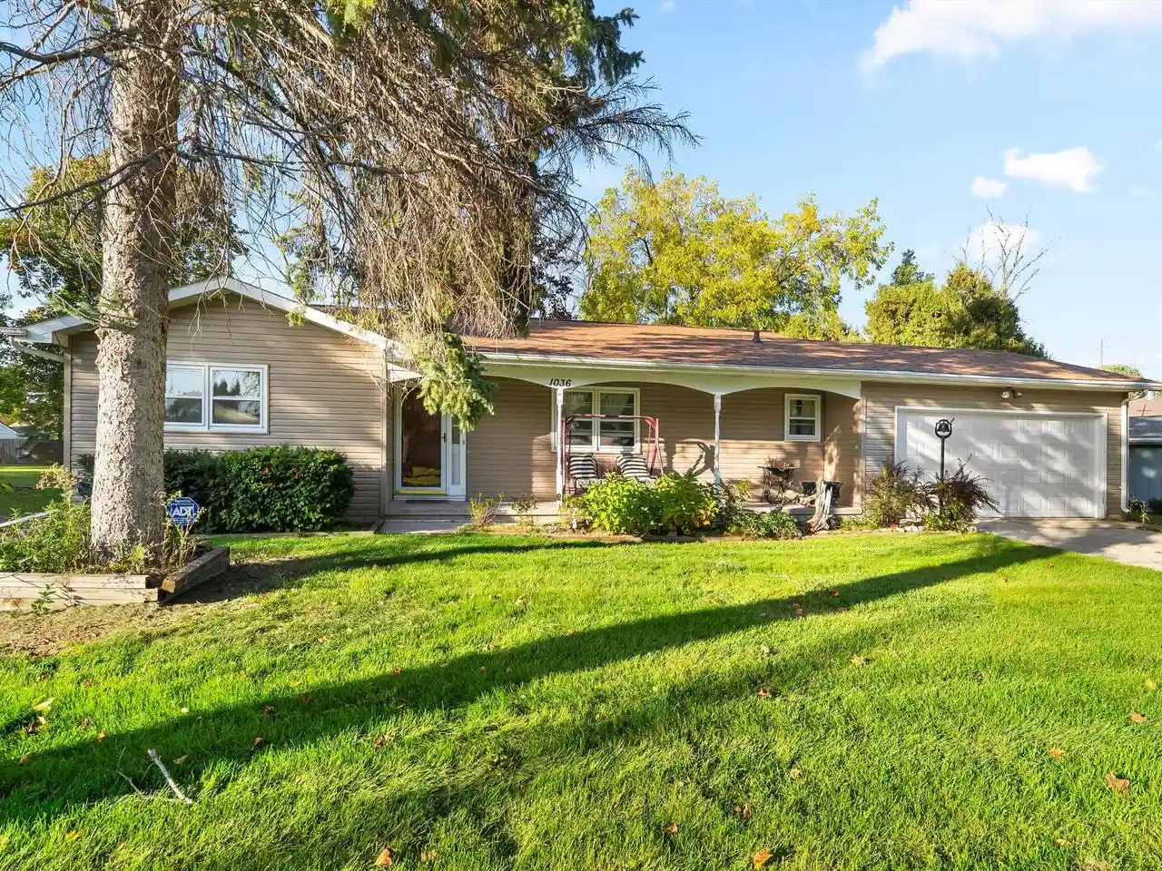 Photo 1 of Single family home for sale at 1036 Glenview Dr, Manitowoc, WI 54220 | MLS# 1983756 | Listing updated on 2026-10-07