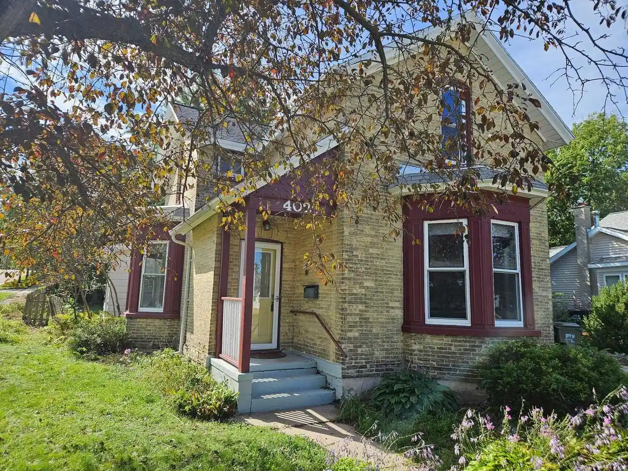 Photo 1 of Single family home for sale at 402 W Carroll St, Portage, WI 53901 | MLS# 2034202 | Listing updated on 2026-10-07