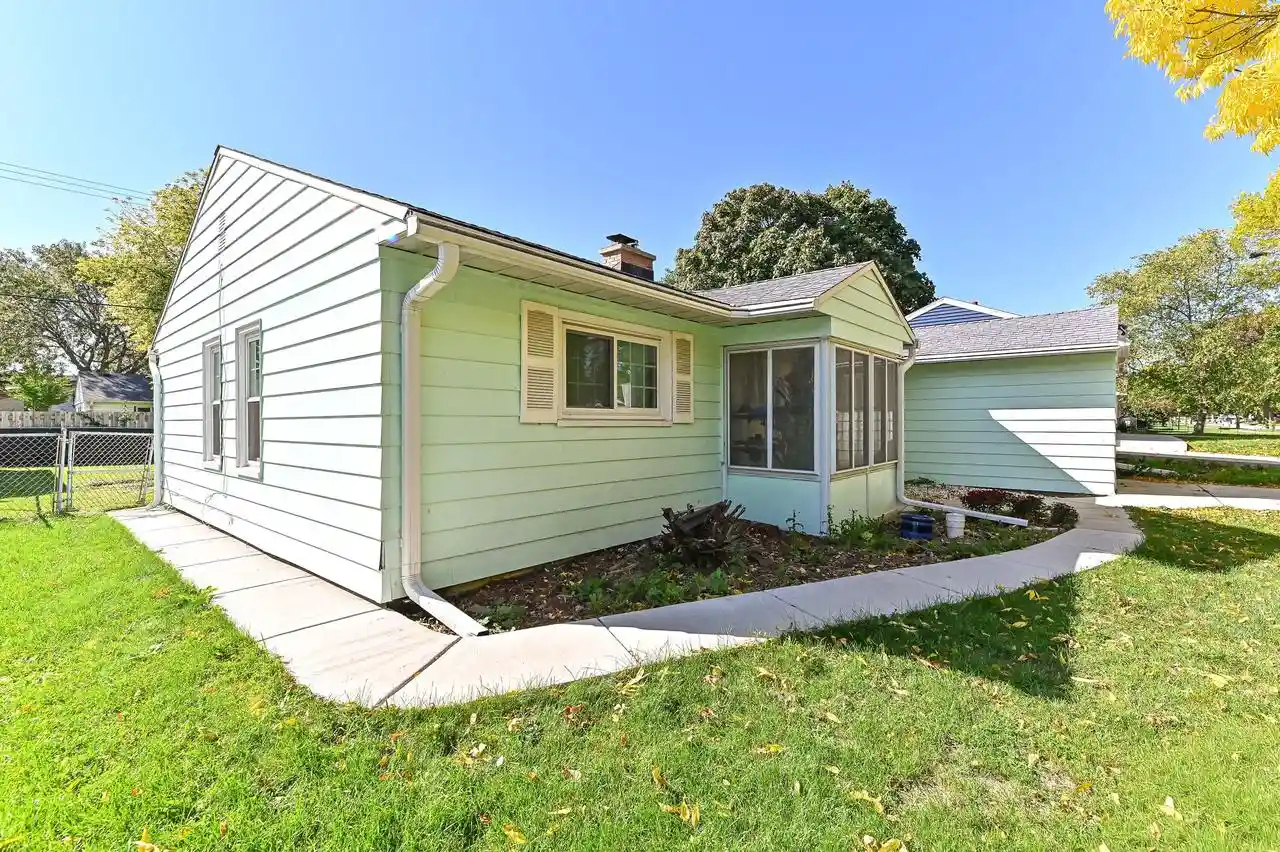 Photo 4 of Single family home for sale at 6117 W Bennett Ave, Milwaukee, WI 53219 | MLS# 1983768 | Listing updated on 2026-10-07