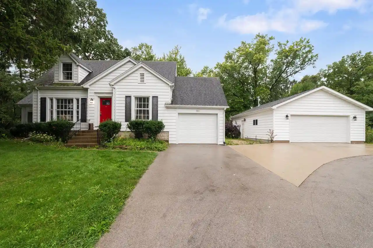 Photo 1 of Single family home for sale at 4821 W Elmdale Rd, Mequon, WI 53092 | MLS# 1983780 | Listing updated on 2026-10-07