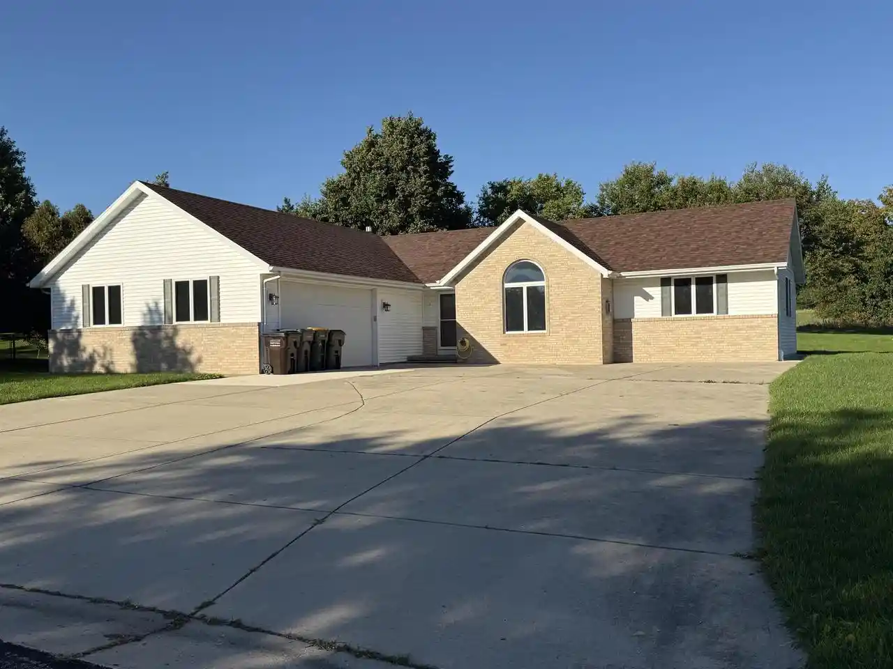 Photo 1 of Single family home for sale at 1204 Navaho Ct, Fort Atkinson, WI 53538 | MLS# 2034209 | Listing updated on 2026-10-08