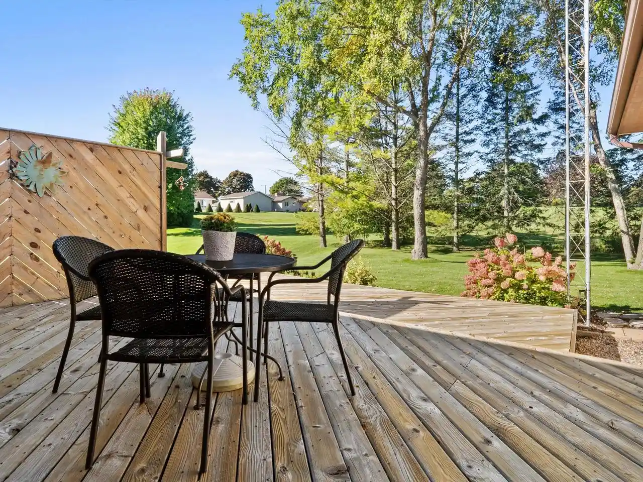 Photo 2 of Single family home for sale at 827 Nicholas Ct, Manitowoc, WI 54220 | MLS# 1983801 | Listing updated on 2026-10-07