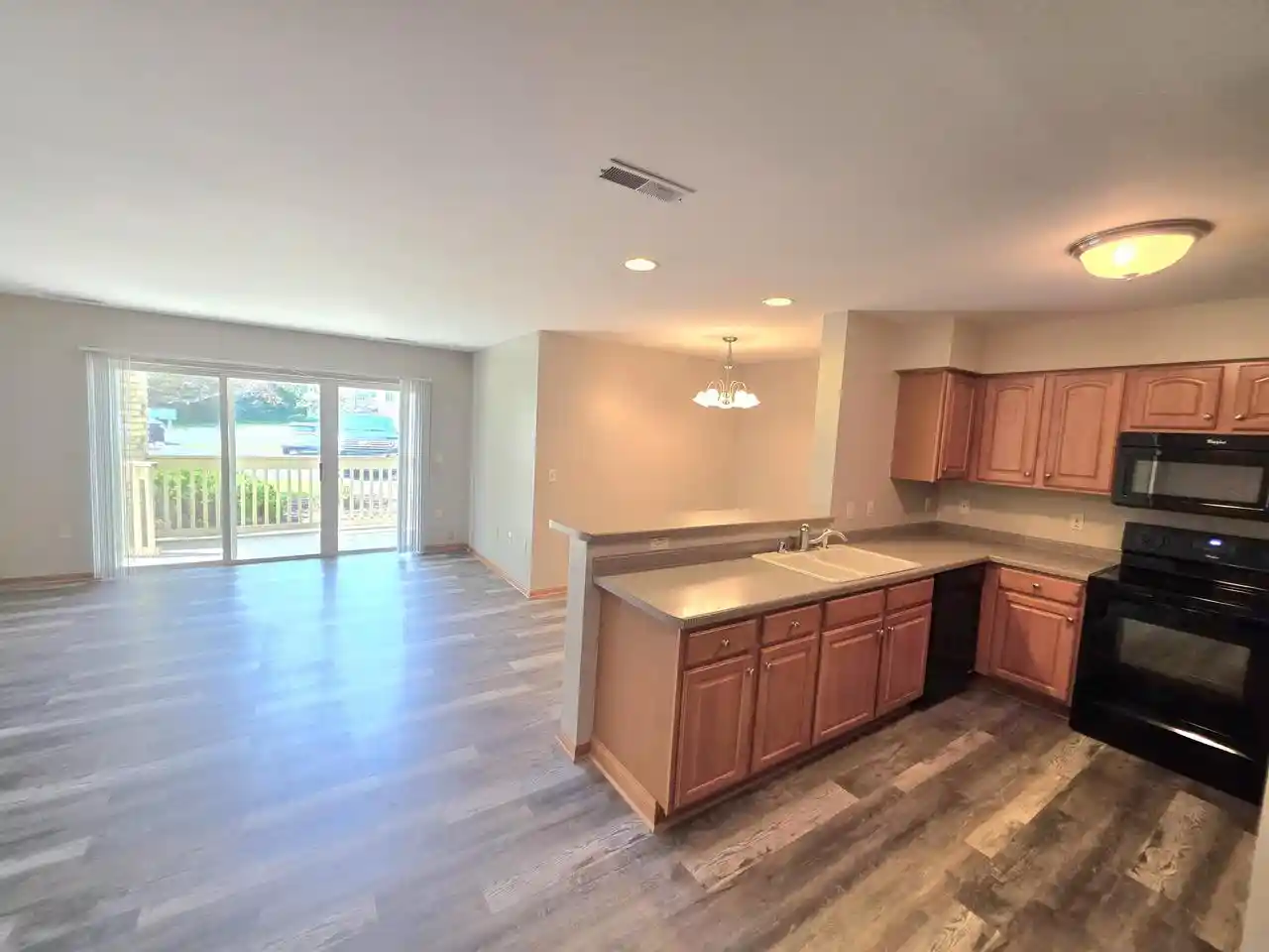 Condo for sale at 520 Windstone Dr #106, Hartland, WI 53029 | MLS# 1983804