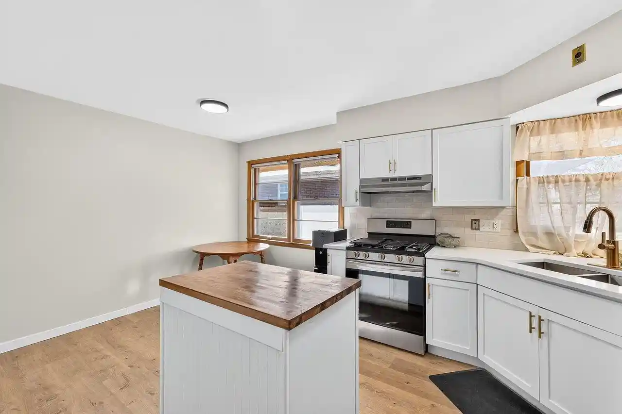 Photo 4 of Single family home for sale at 5402 39th Avenue, Kenosha, WI 53144 | MLS# 1983810 | Listing updated on 2026-10-07