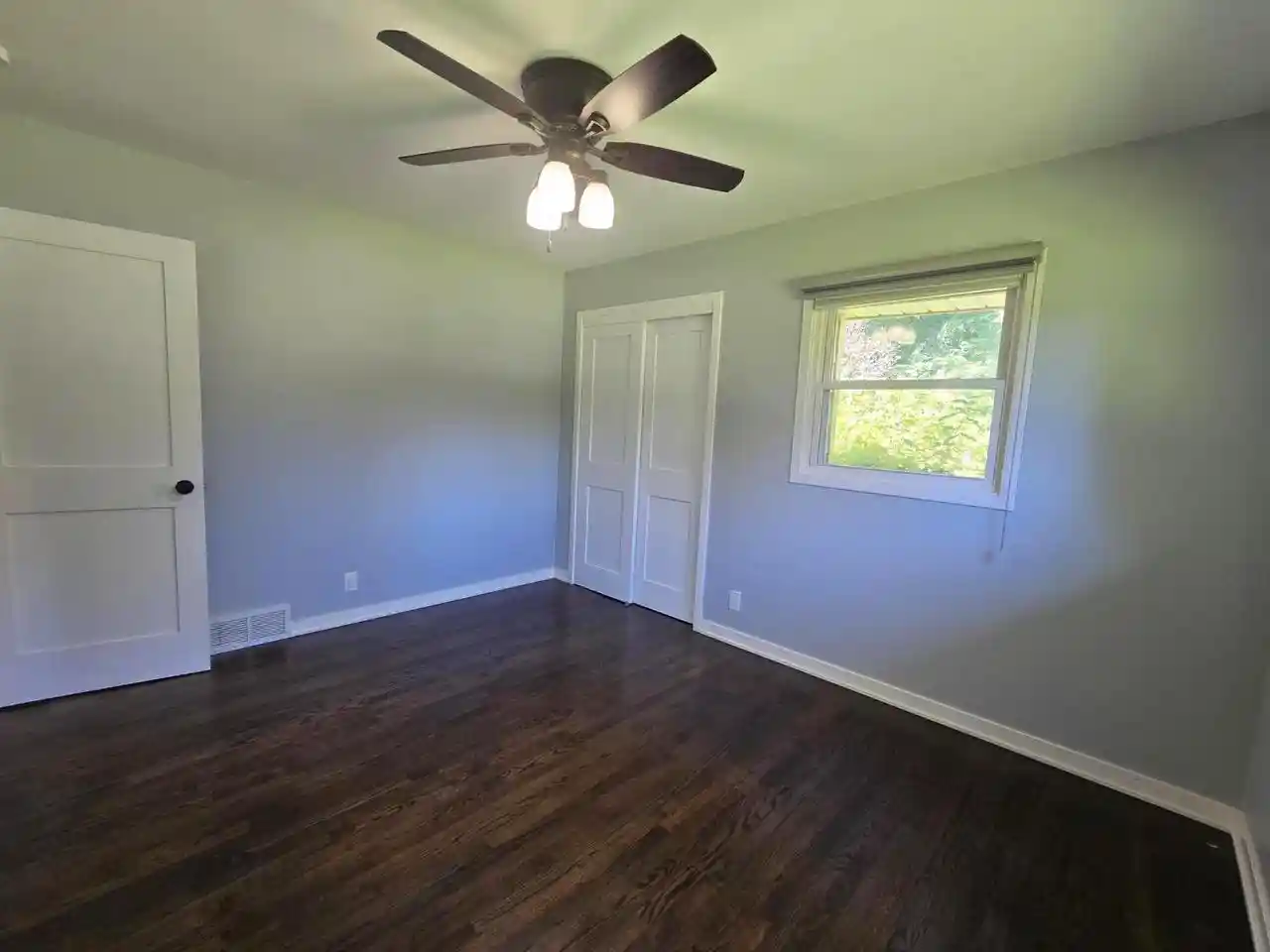 Photo 3 of Single family home for sale at 1425 S Sunny Crst Dr, New Berlin, WI 53146 | MLS# 1983811 | Listing updated on 2026-10-08