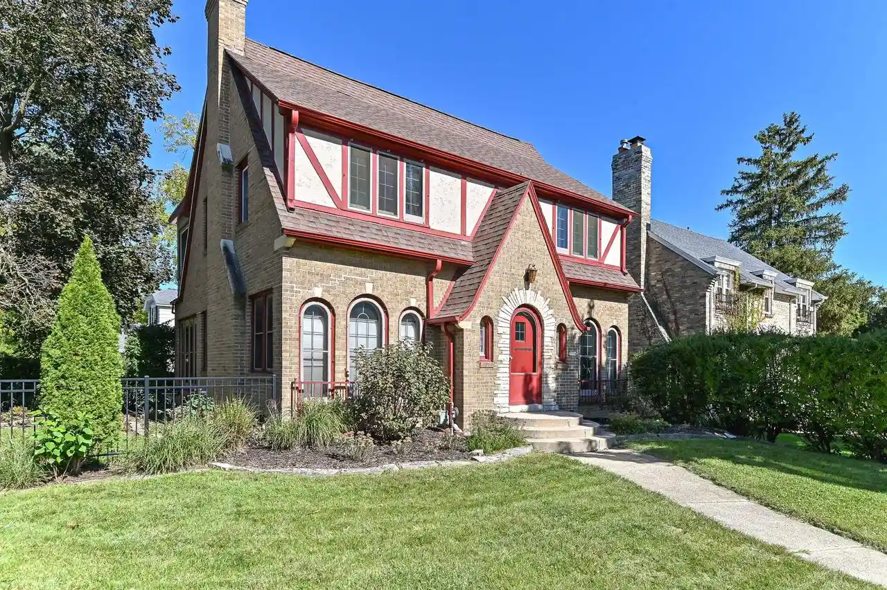 Single family home for sale at 7926 Hillcrest Dr, Milwaukee, WI 53213 | MLS# 1983831