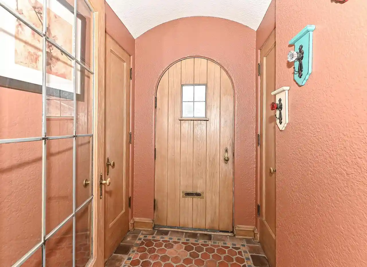 Photo 1 of Single family home for sale at 7926 Hillcrest Dr, Milwaukee, WI 53213 | MLS# 1983831 | Listing updated on 2026-10-08