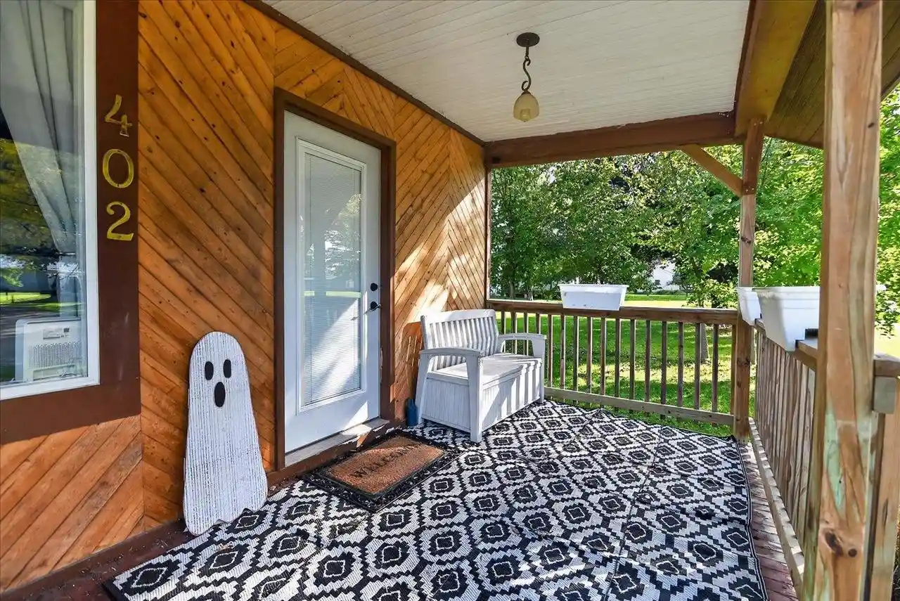 Photo 2 of Single family home for sale at 402 E Main St, Evansville, WI 53536 | MLS# 2034239 | Listing updated on 2026-10-08