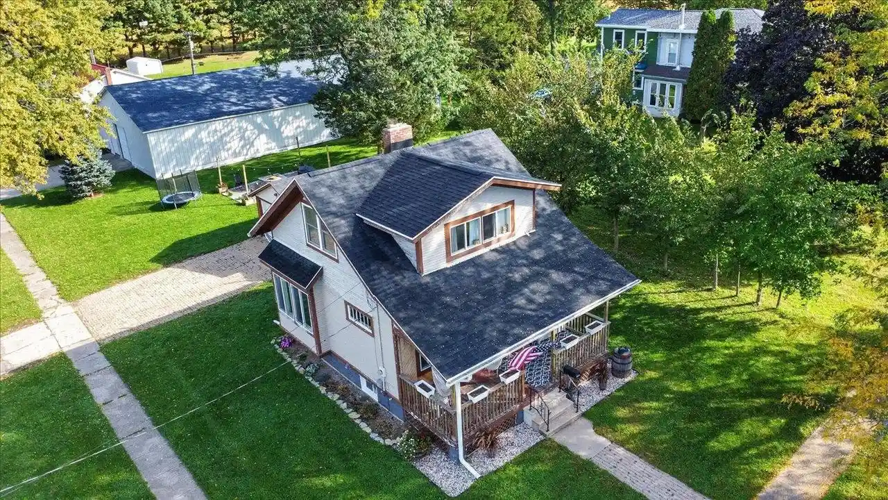 Photo 4 of Single family home for sale at 402 E Main St, Evansville, WI 53536 | MLS# 2034239 | Listing updated on 2026-10-08