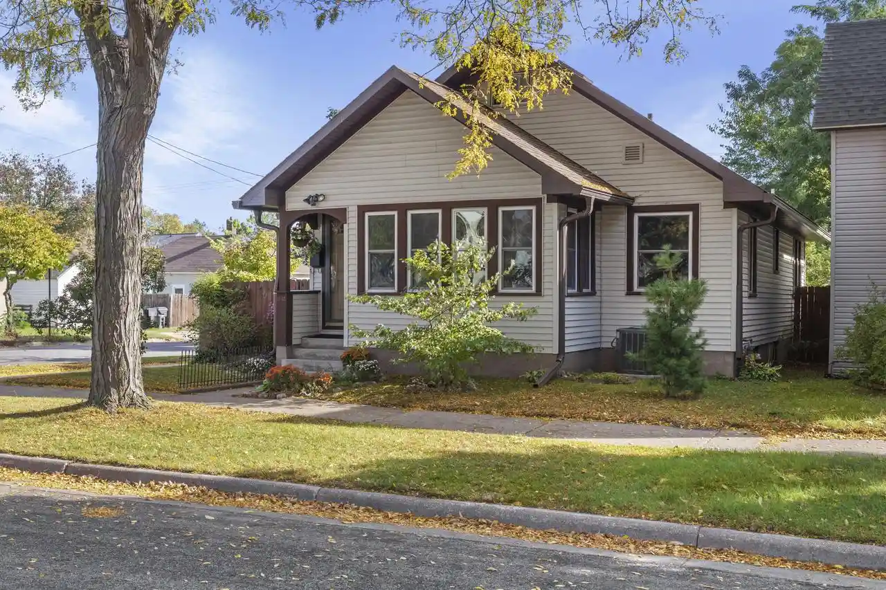 Single family home for sale at 1932 Loomis St, La Crosse, WI 54603 | MLS# 1983845