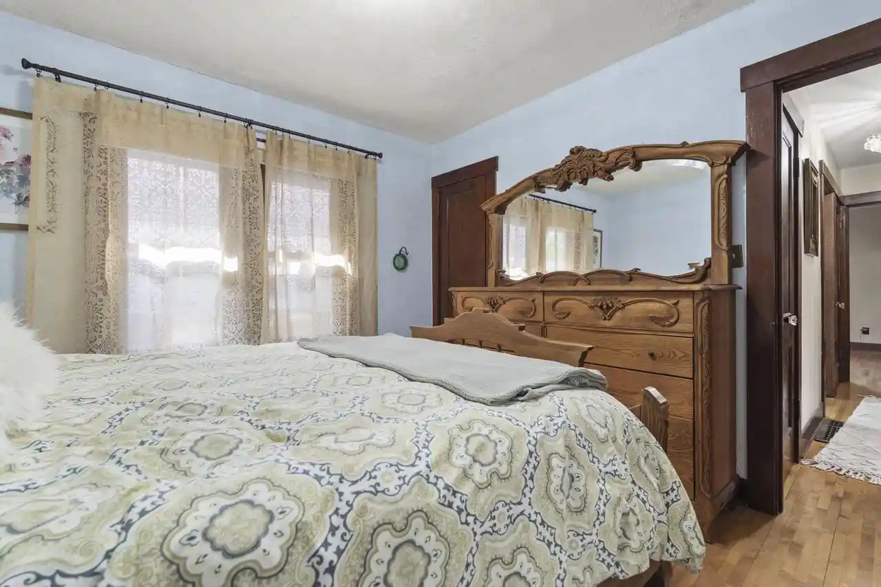 Photo 4 of Single family home for sale at 1932 Loomis St, La Crosse, WI 54603 | MLS# 1983845 | Listing updated on 2026-10-08
