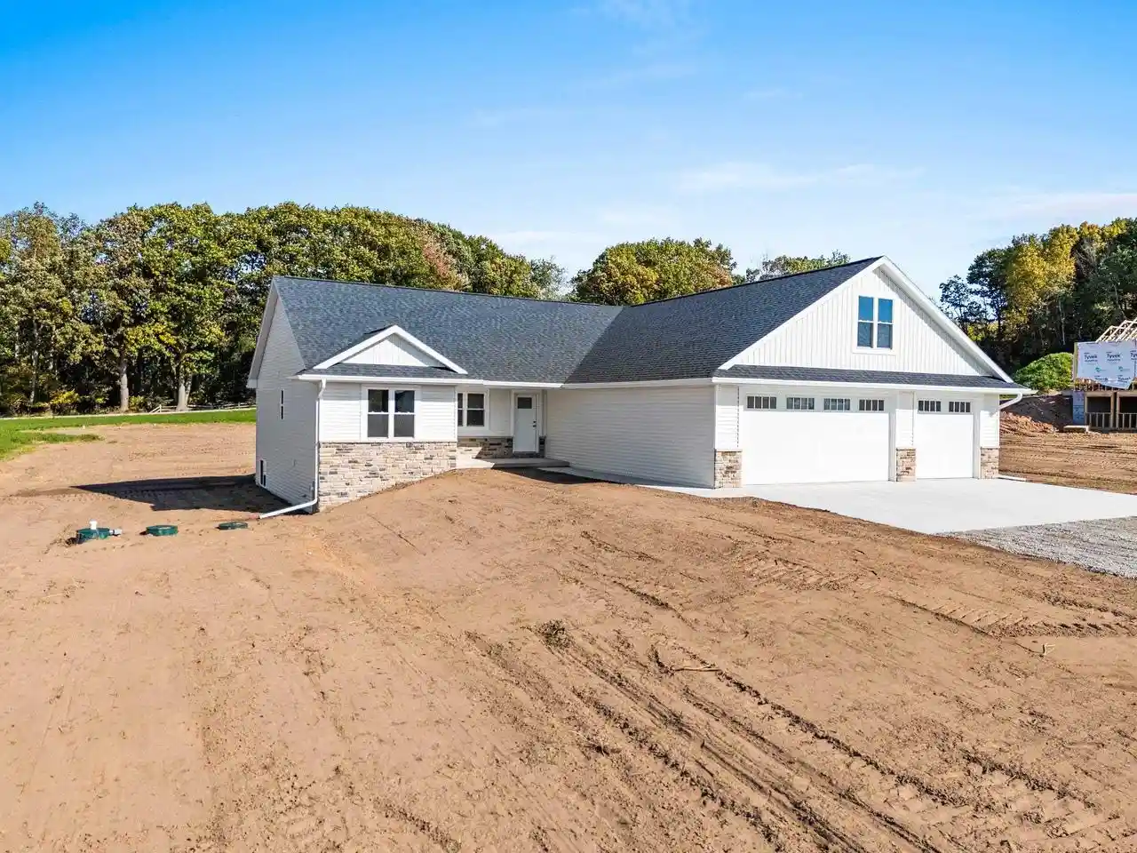 Photo 4 of Single family home for sale at 3718 Harolds Way, Suamico, WI 54313 | MLS# 50333951 | Listing updated on 2026-10-08