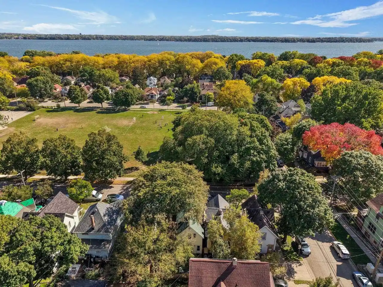 Photo 4 of Single family home for sale at 1406 Jenifer St, Madison, WI 53703 | MLS# 2034246 | Listing updated on 2026-10-08